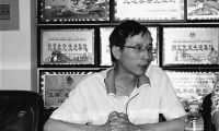 化作一盏灯 照亮天山路（时代先锋）