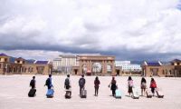 北大学生新疆支教：让孩子们走出草原，拥有更多选择
