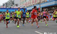 2017云南水富国际半程马拉松赛鸣枪开赛