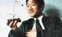 一生戏痴严顺开，笑逐“严”开八十载 