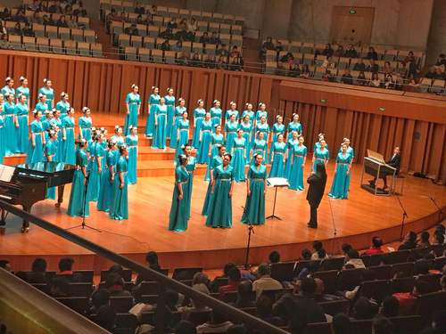 北方女子民歌合唱团在国家大剧院刮起“东北风”