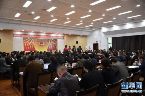 丽江市人大常委会旅游市场综合监管工作专题询问会议现场。和占惠 摄