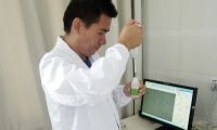 曲靖试验站抓好精液质量检测 保障生猪人工授精改良效果