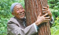 退休三十三年 种树二十万株（故事·百姓影像）