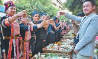 绿春哈尼十月年长街古宴文化旅游节举行